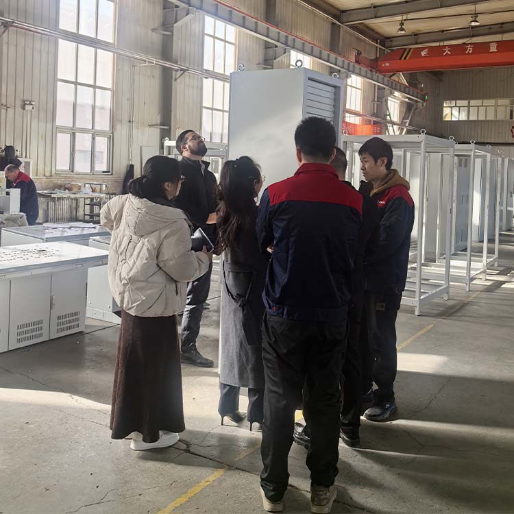 Britse klanten touren door SKYT