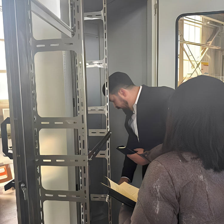 SKYT verwelkomt Britse klant voor monsteracceptatie, stelt bulkbestellingen en toekomstige samenwerking veilig